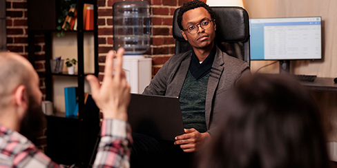 therapist listening to people at couple therapy