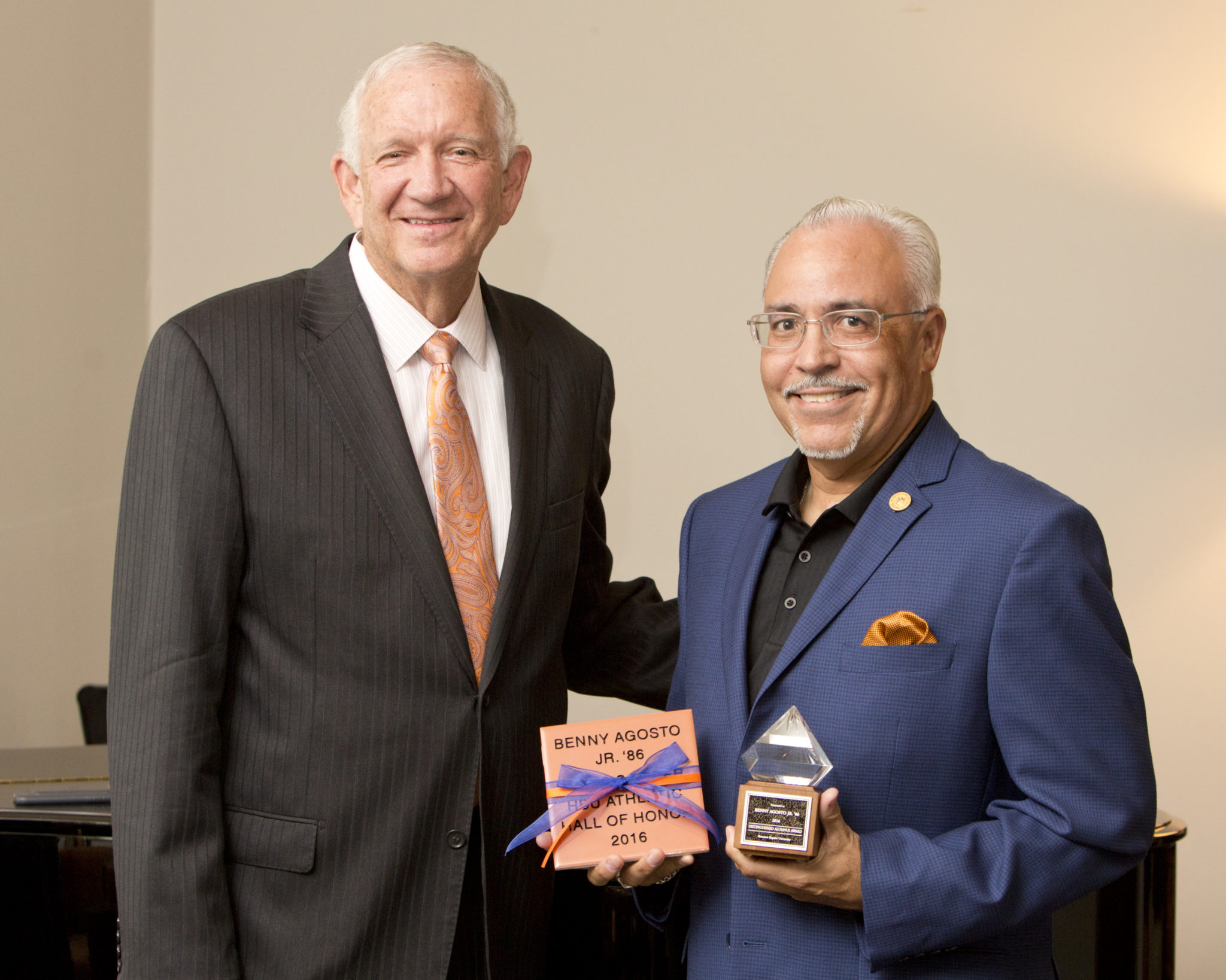 Distinguished alumnus Benny Agosto receives award from President Sloan