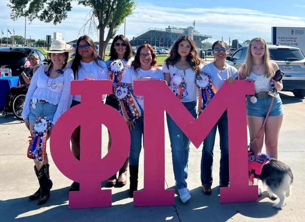 Girls from Phi Mu